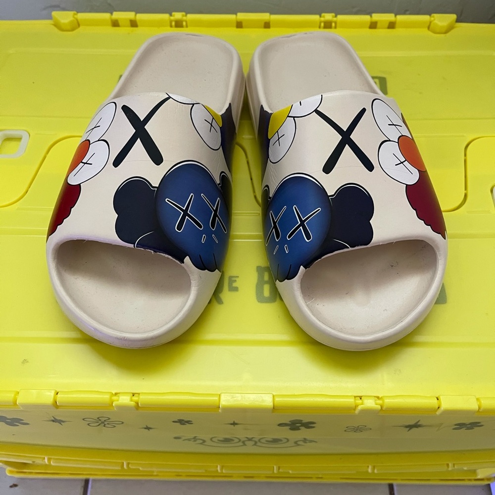 URBAN SLIPPERS
